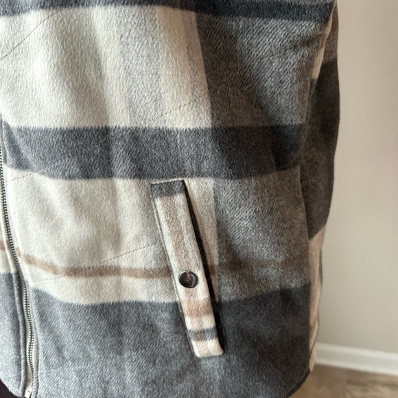 Alter’d State never worn plaid winter vest. Size Medium - Picture 10 of 12